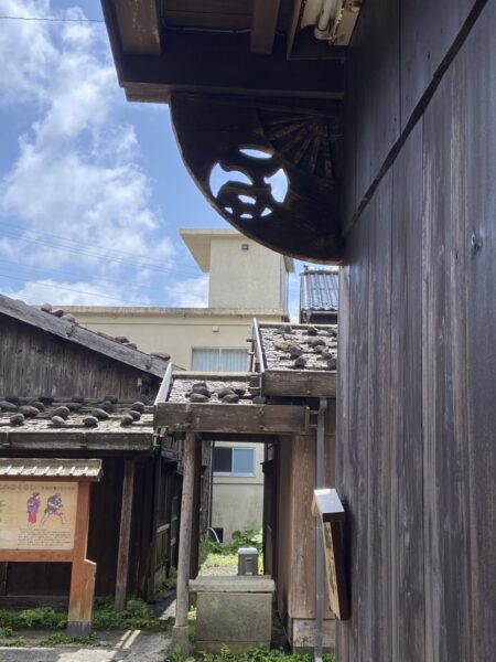 木造の趣ある作り。